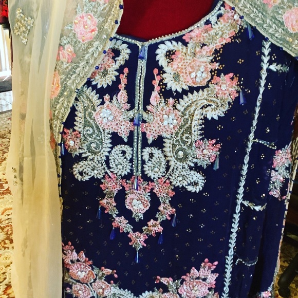 Desi dress and gold plated jewlery - Picture 5 of 10